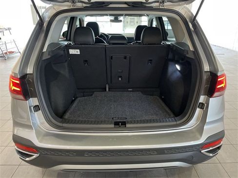 Used 2024 Volkswagen Taos SE image 14