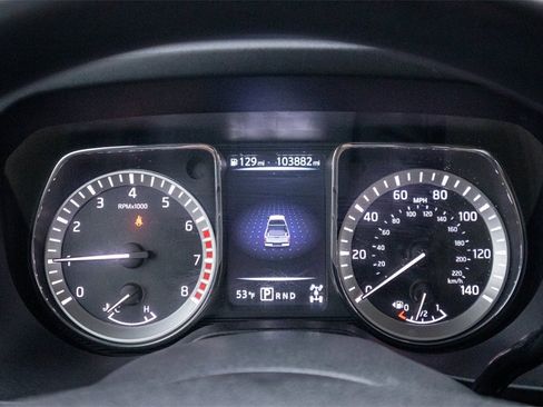 Used 2018 Nissan Titan SV image 14