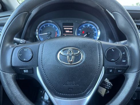 Used 2018 Toyota Corolla LE FWD image 15