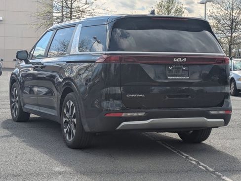 Used 2024 Kia Carnival EX image 7