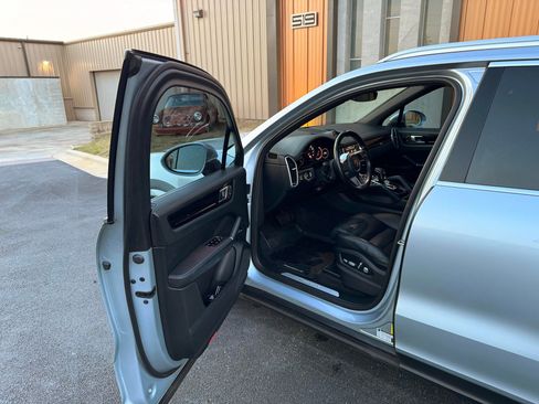Used 2019 Porsche Cayenne AWD/4WD image 25