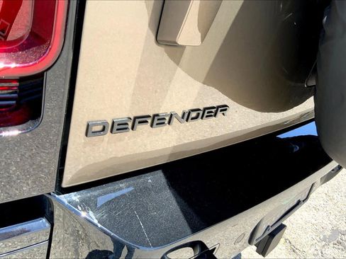 New 2025 Land Rover Defender 110 X-Dynamic SE image 15