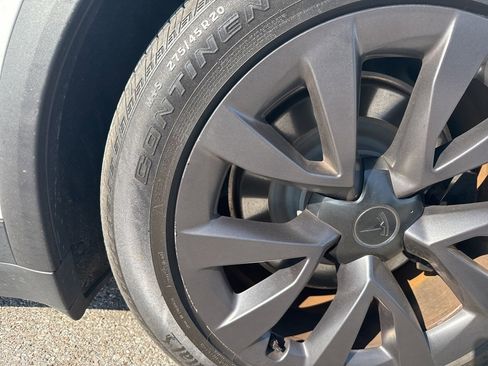 Used 2024 Tesla Model X Base image 16