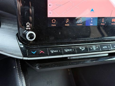 Used 2023 Jeep Wagoneer L Series II image 25