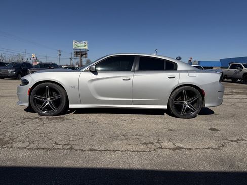 Used 2019 Dodge Charger R/T image 4