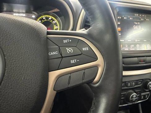 Used 2016 Jeep Cherokee Limited AWD/4WD image 34