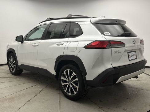 Used 2023 Toyota Corolla Cross XLE image 3