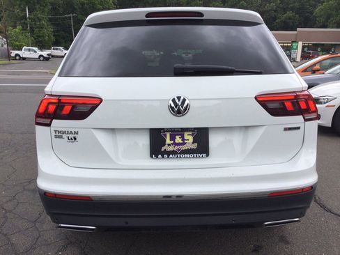 Used 2020 Volkswagen Tiguan SEL AWD/4WD image 9