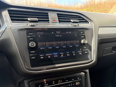 Used 2023 Volkswagen Tiguan SE image 29