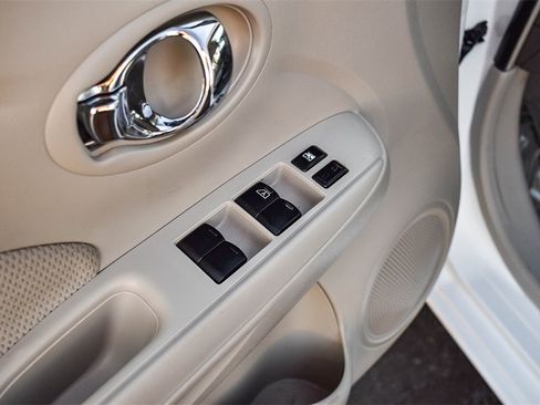 Used 2012 Nissan Versa SL image 19