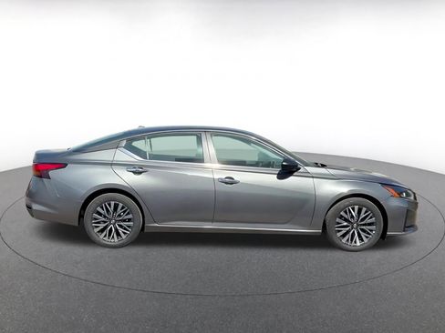 Used 2025 Nissan Altima 2.5 SV image 16