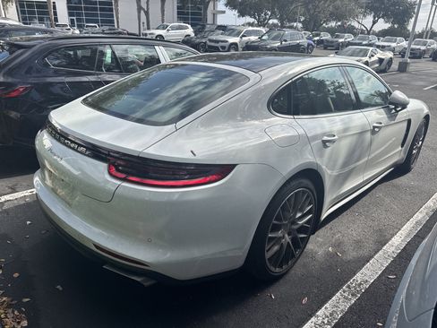 Used 2019 Porsche Panamera 4 image 2