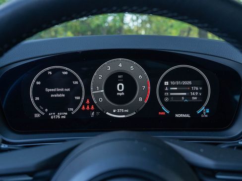 Certified 2025 Porsche Cayenne image 27