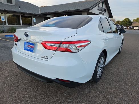 Used 2018 Toyota Camry LE image 10