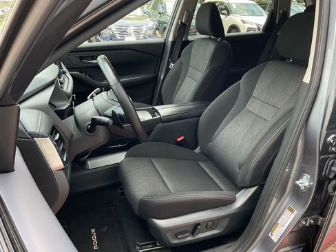Used 2025 Nissan Rogue SV image 14