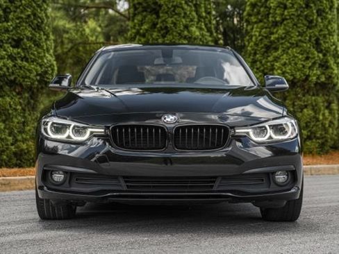 Used 2018 BMW 320i xDrive Sedan AWD/4WD image 18