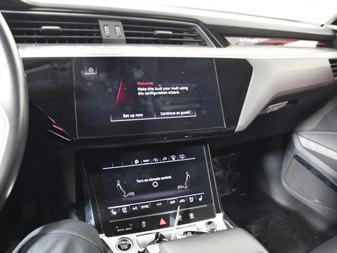 Used 2021 Audi e-tron Prestige w/ Prestige Package image 30