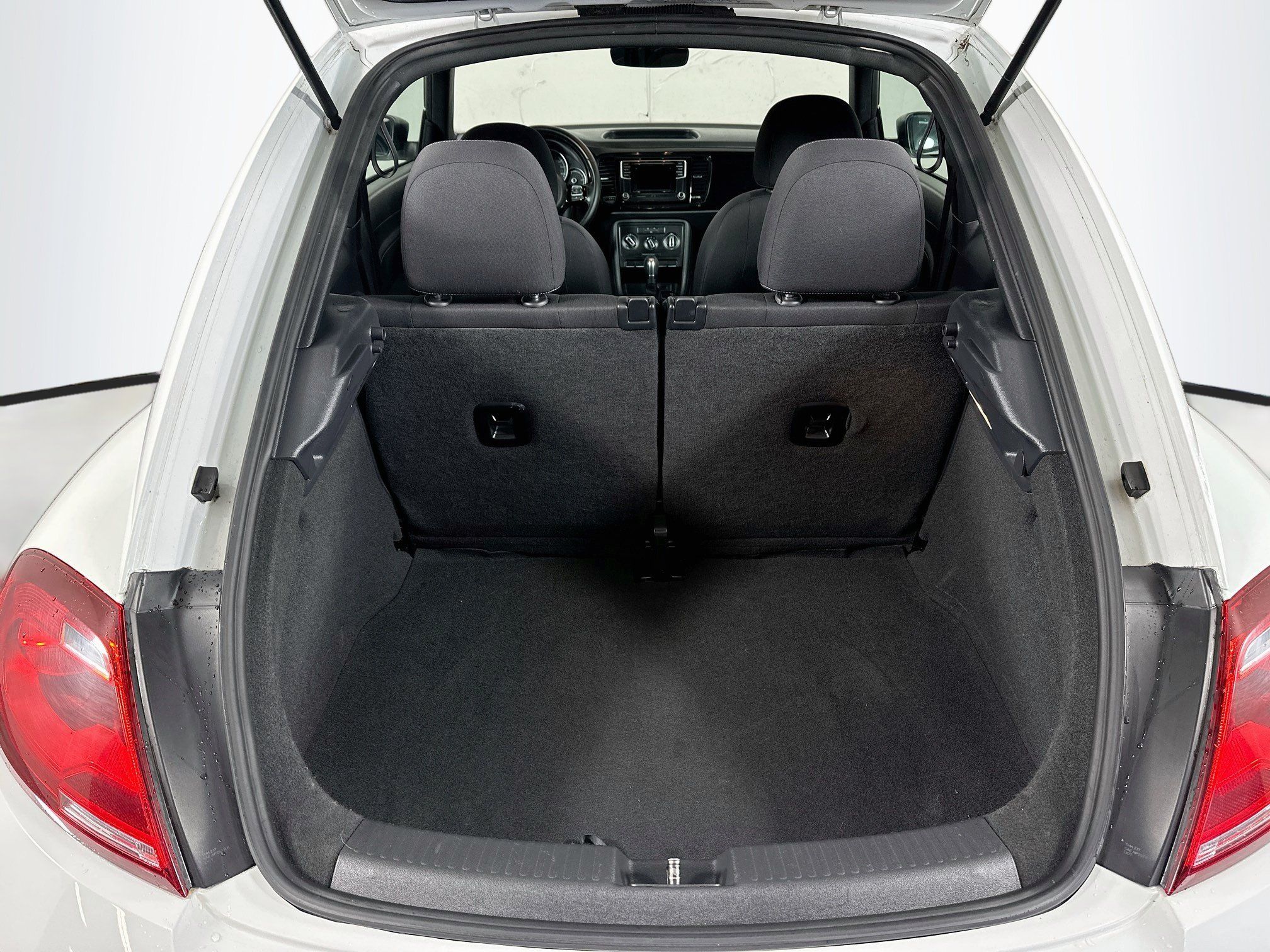 Used 2017 Volkswagen Beetle 1.8T Classic FWD image 23