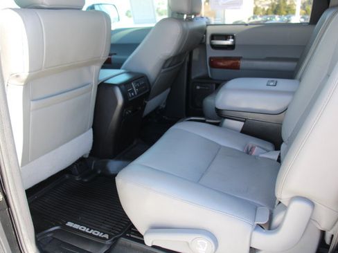 Used 2020 Toyota Sequoia Platinum AWD/4WD image 15