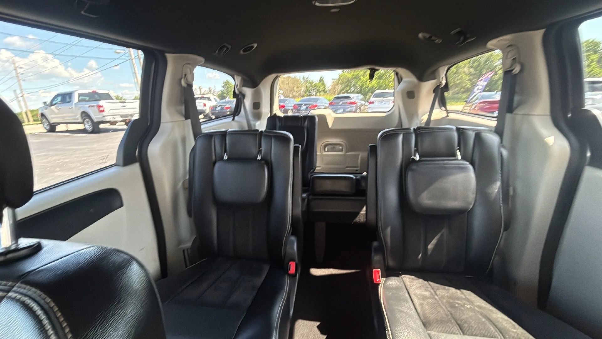 Used 2017 Dodge Grand Caravan SXT FWD image 30