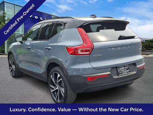Certified 2022 Volvo XC40 T5 R-Design w/ Advanced Package AWD/4WD image 5