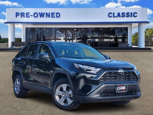 Used 2025 Toyota RAV4 LE AWD/4WD image 1