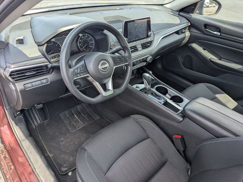 Used 2024 Nissan Altima 2.5 SV FWD image 24