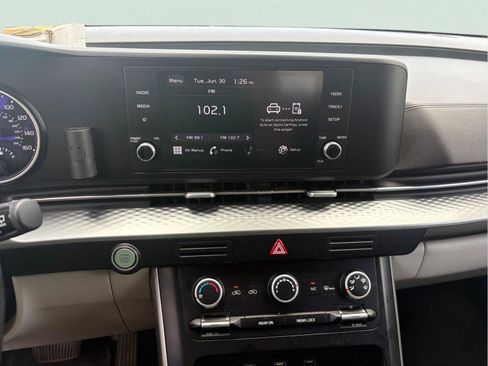 Used 2022 Kia Carnival LX FWD image 13