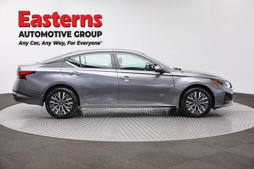 Used 2023 Nissan Altima 2.5 SV w/ SV Premium Package AWD/4WD image 6