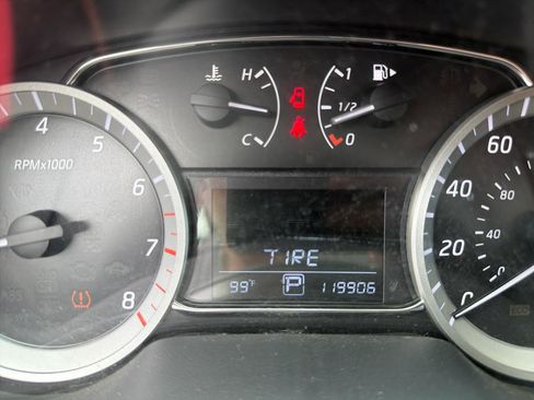 Used 2015 Nissan Sentra SV FWD image 30