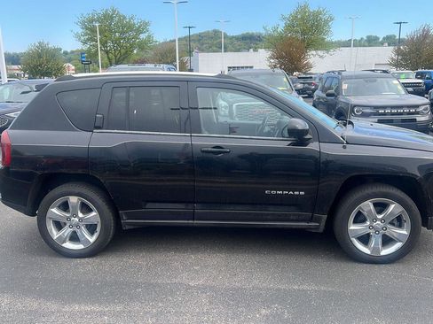 Used 2014 Jeep Compass Latitude w/ Premium Sound Group FWD image 3