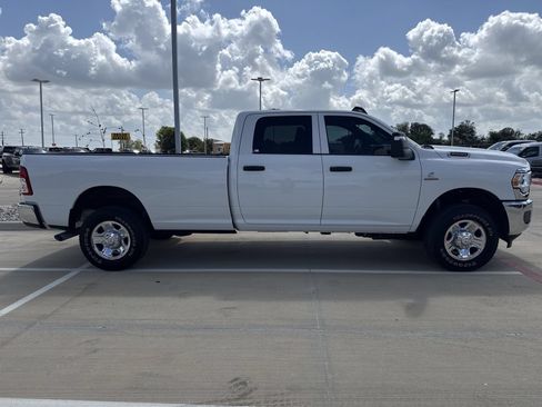 Used 2024 RAM 2500 Tradesman w/ Chrome Appearance Group AWD/4WD image 5