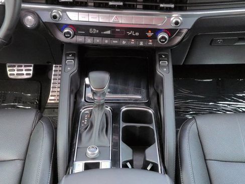 Used 2024 Kia Telluride SX w/ Towing Package FWD image 18