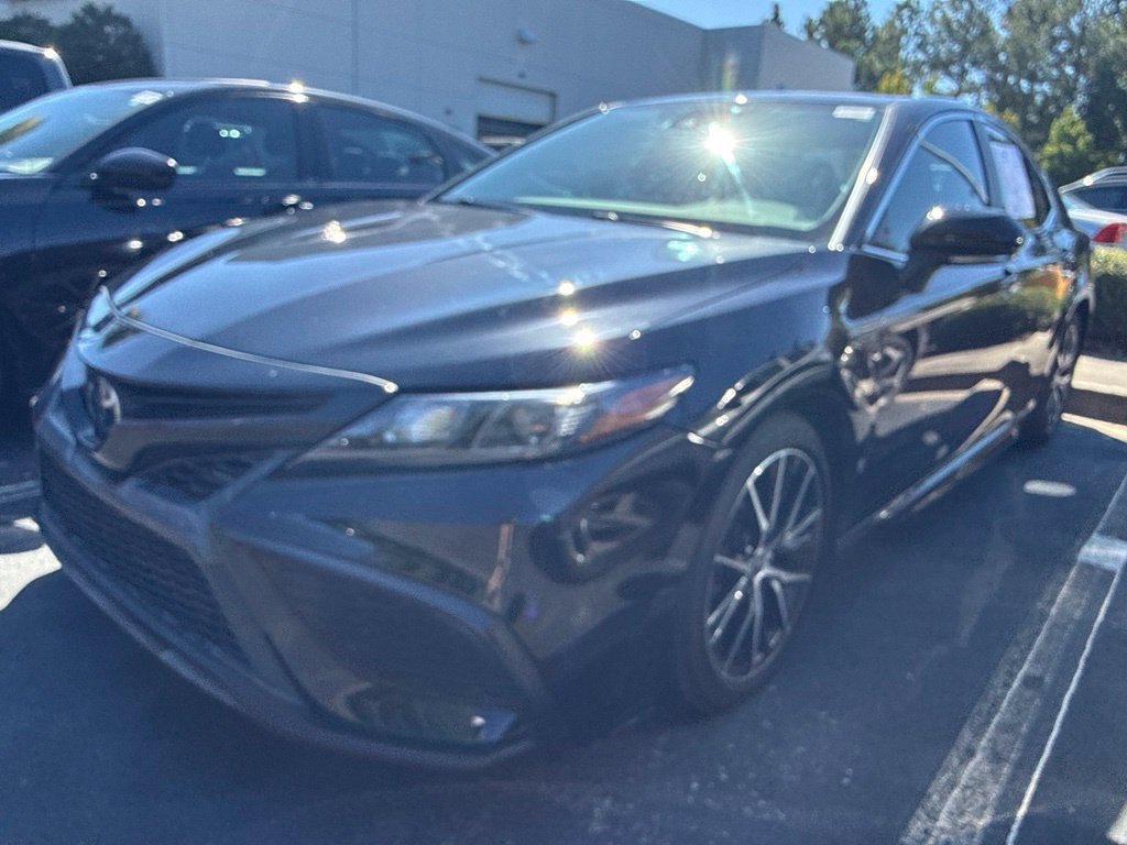 Used 2022 Toyota Camry SE w/ Convenience Package FWD image 7