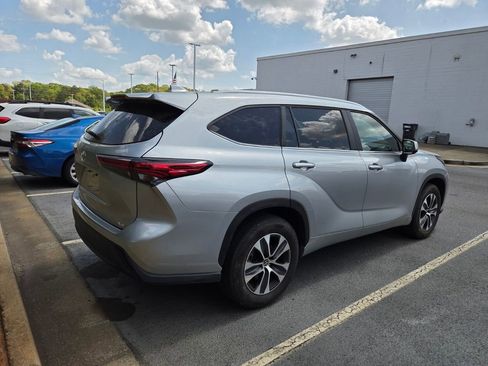 Used 2023 Toyota Highlander XLE image 10