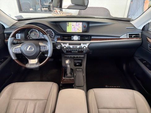 Used 2017 Lexus ES 350 w/ Luxury Package FWD image 20
