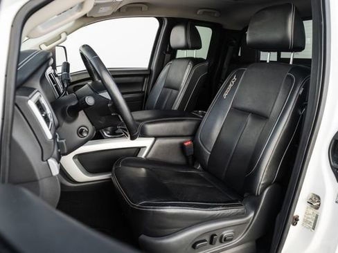 Used 2018 Nissan Titan PRO-4X w/ Pro-4x Convenience Package AWD/4WD image 4