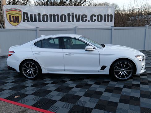 Used 2023 Genesis G70 2.0T image 4