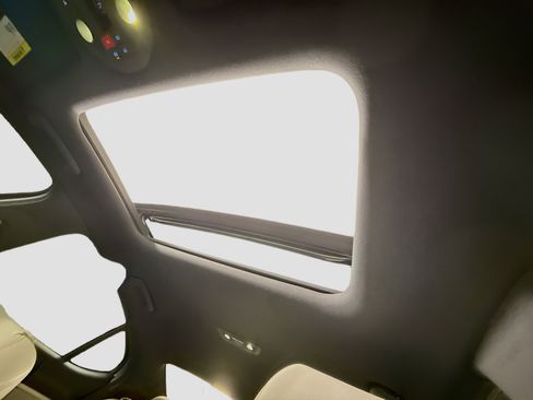 Used 2024 Genesis G70 2.5T w/ Sport Prestige Package image 41