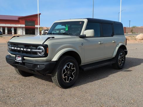 Used 2025 Ford Bronco Outer Banks image 7