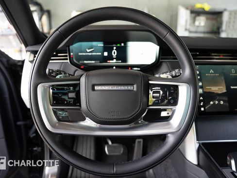 Used 2025 Land Rover Range Rover Long Wheelbase SE AWD/4WD image 17