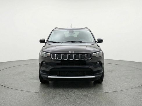 Used 2025 Jeep Compass Latitude AWD/4WD image 2