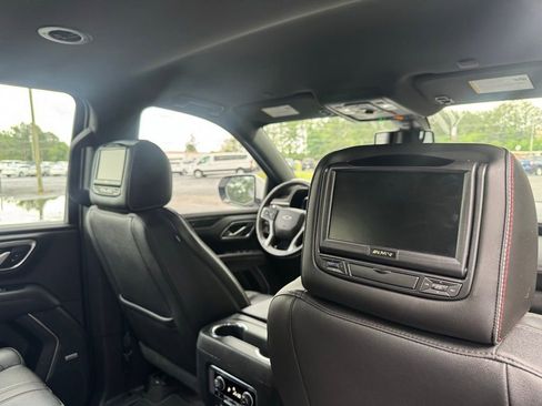 Used 2022 Chevrolet Suburban RST w/ Luxury Package RWD image 13