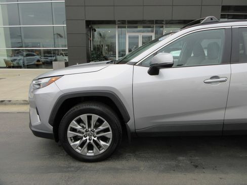 Used 2023 Toyota RAV4 XLE Premium image 2