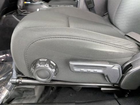 Used 2019 Jeep Wrangler Unlimited Sport image 15