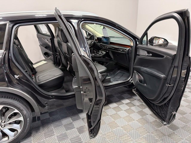 Used 2023 Lincoln Nautilus Reserve AWD/4WD image 22