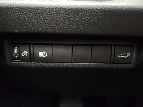 Used 2022 Toyota RAV4 XLE image 10