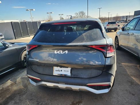 Used 2023 Kia Sportage LX image 5