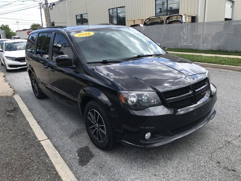 Used 2016 Dodge Grand Caravan R/T FWD image 4