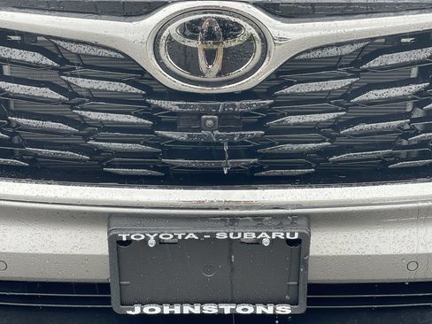 Used 2026 Toyota Highlander Limited AWD/4WD image 19